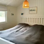 Sleek With Space For Play Asnæs