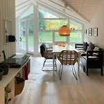 度假居 Sleek With Space For Play Asnæs