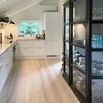 Sleek With Space For Play * Asnæs