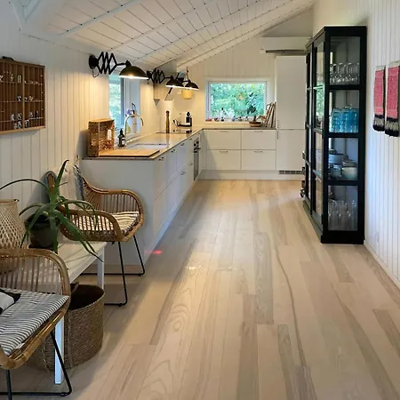 Sleek With Space For Play Asnæs