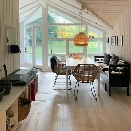 Ferienhaus Sleek With Space For Play Hove Strand