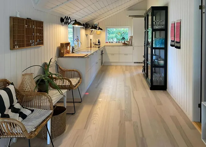 Sleek With Space For Play Asnæs