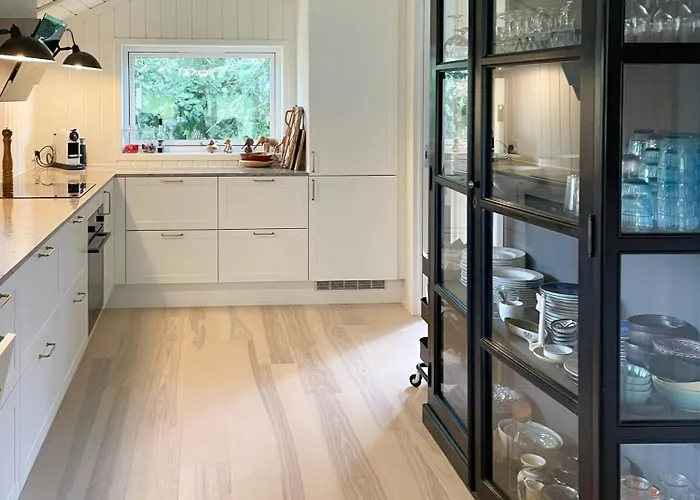 Sleek With Space For Play * Asnæs