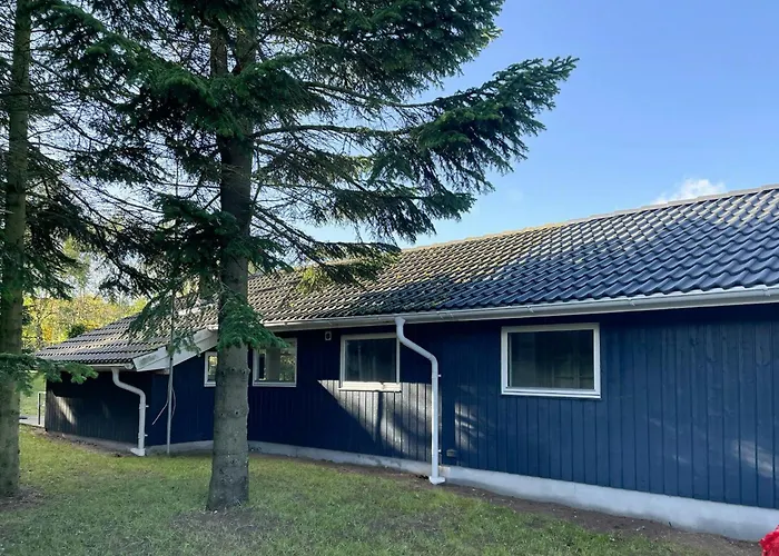 Sleek With Space For Play Asnæs